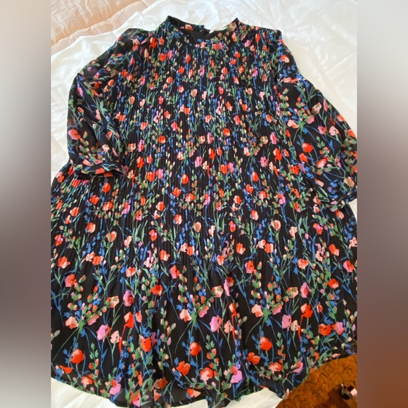 Zara Black Dress with Red and Green Floral Pattern - Picture 5 of 8